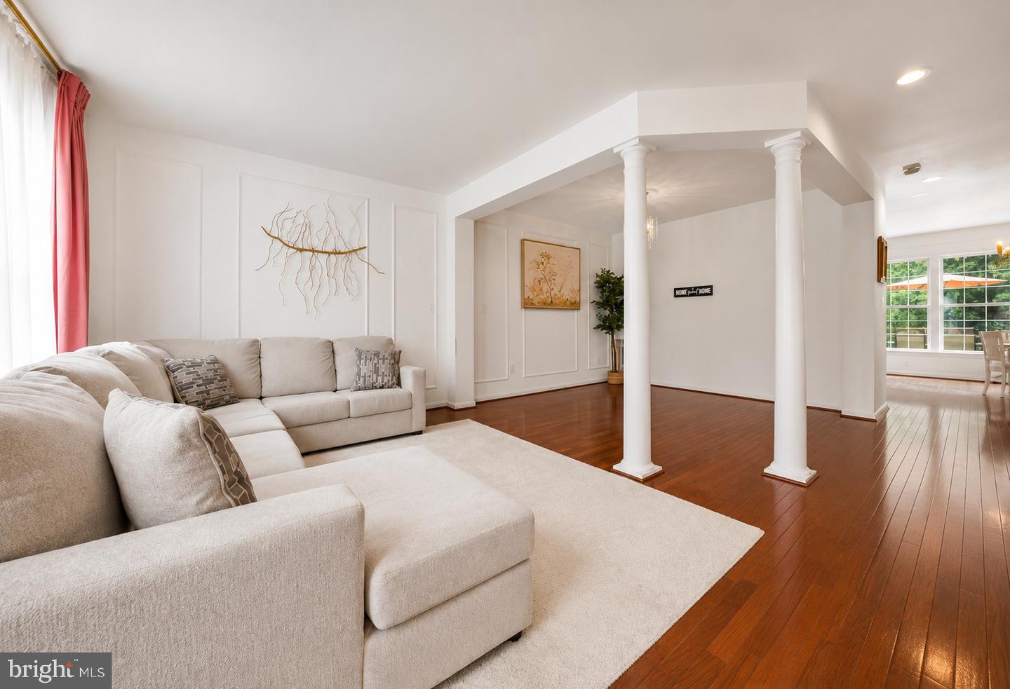 8570 Wyngate Manor Ct Property Photo 5