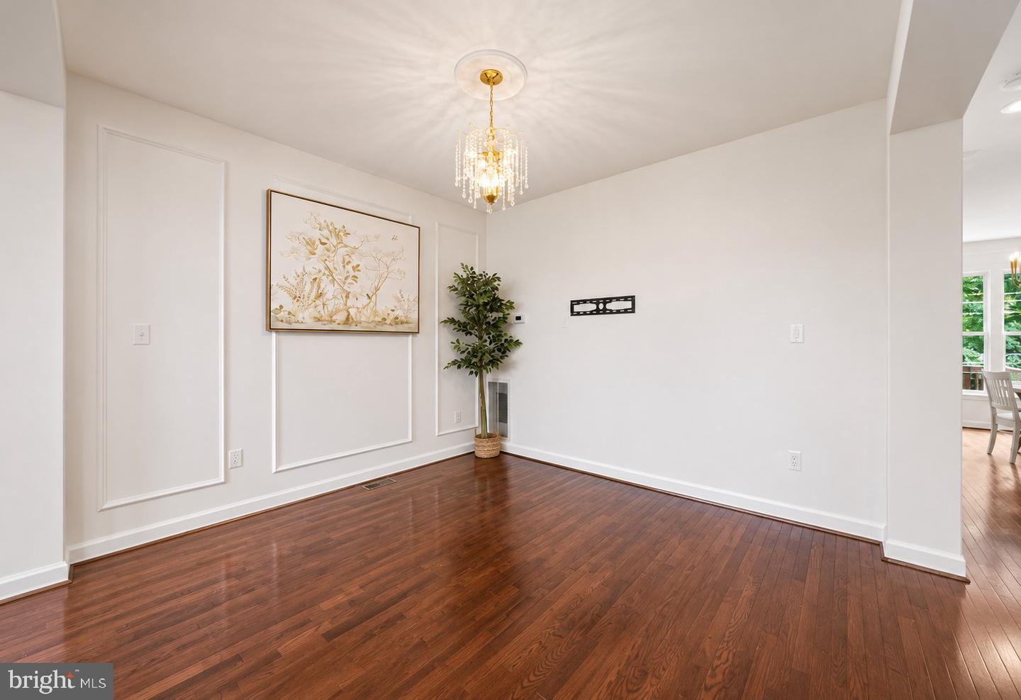 8570 Wyngate Manor Ct Property Photo 6