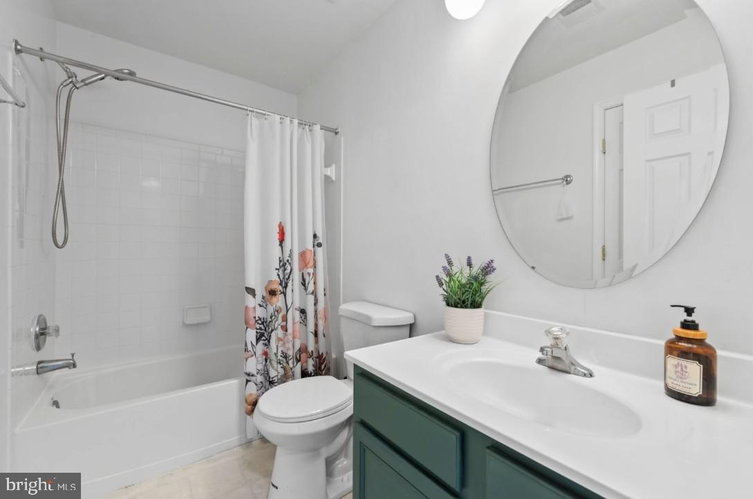 8570 Wyngate Manor Ct Property Photo 14