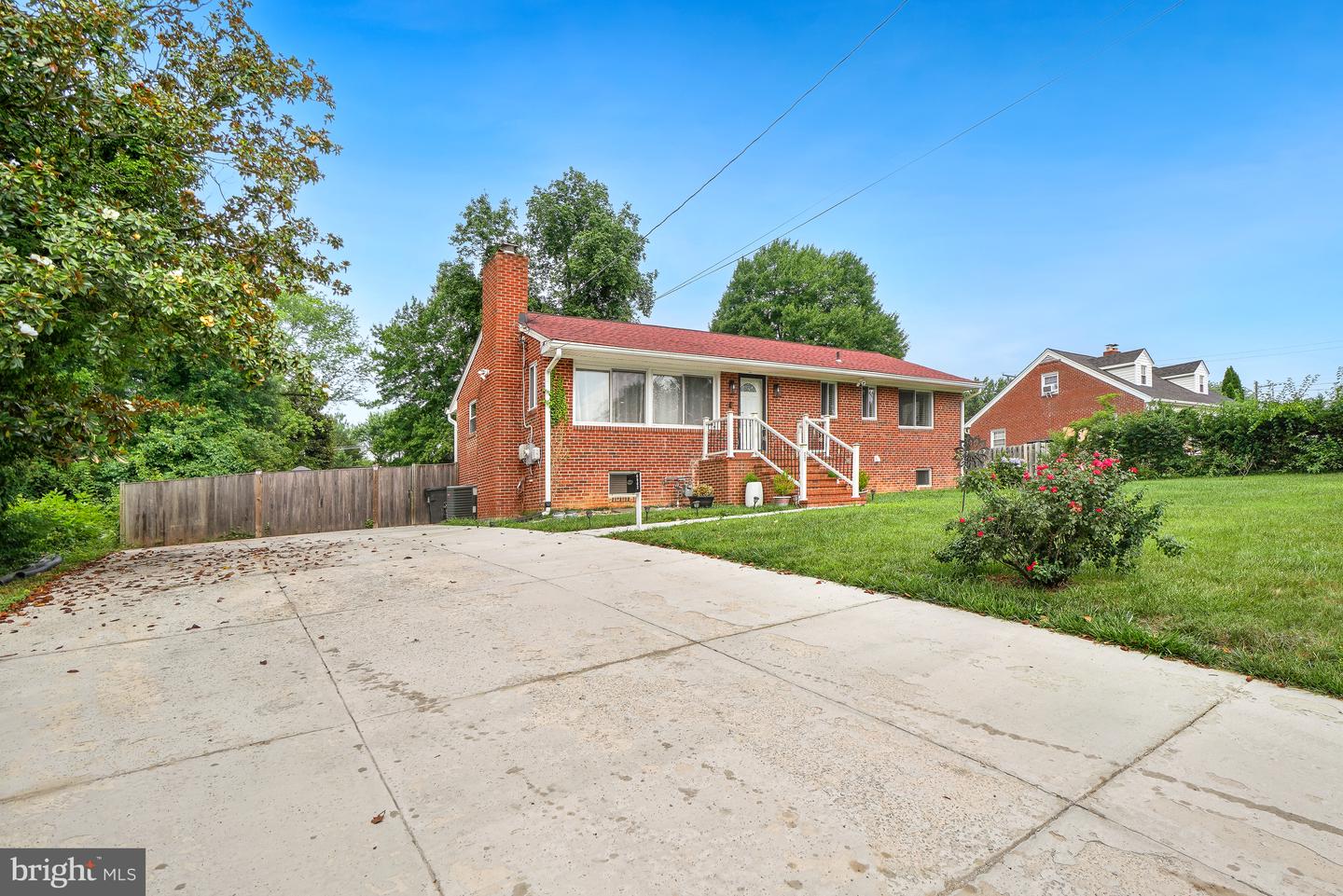 6802 Derrell Ct Property Photo 4