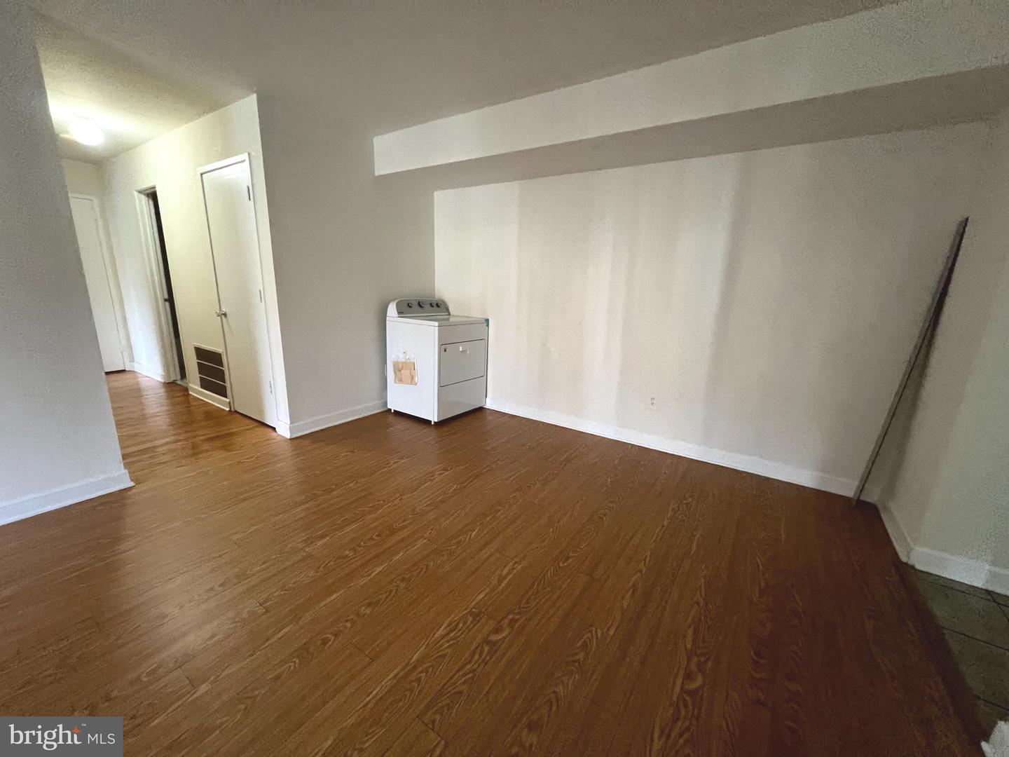 527 Florida Ave #103 Property Photo 4