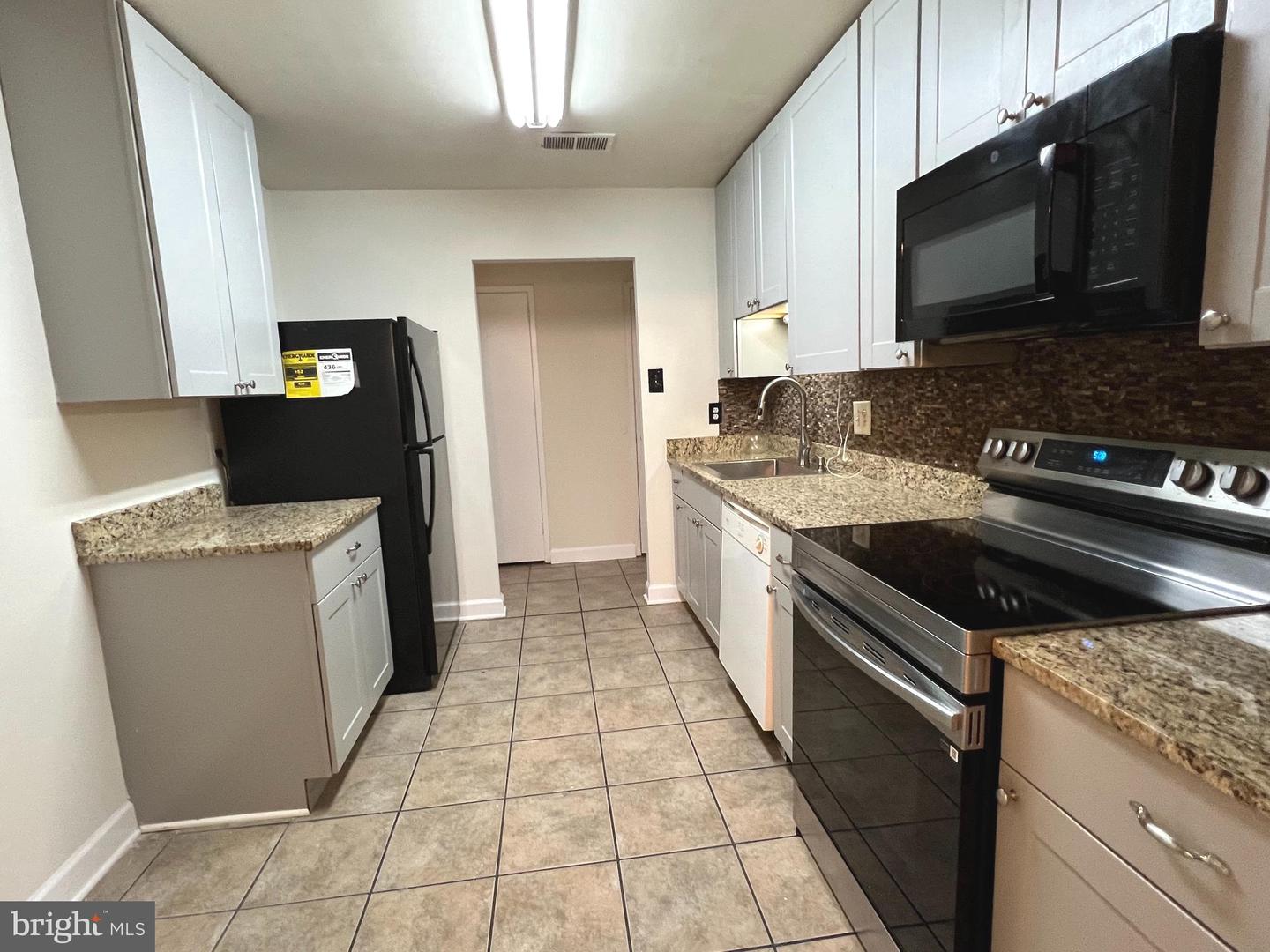 527 Florida Ave #103 Property Photo 5