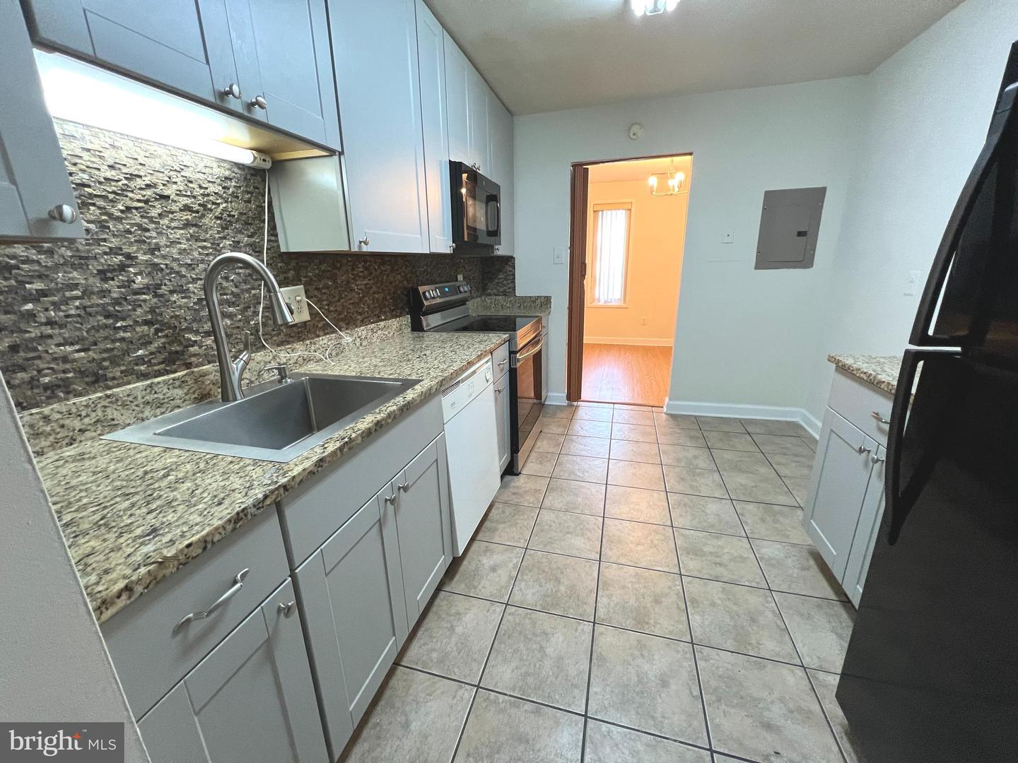 527 Florida Ave #103 Property Photo 7