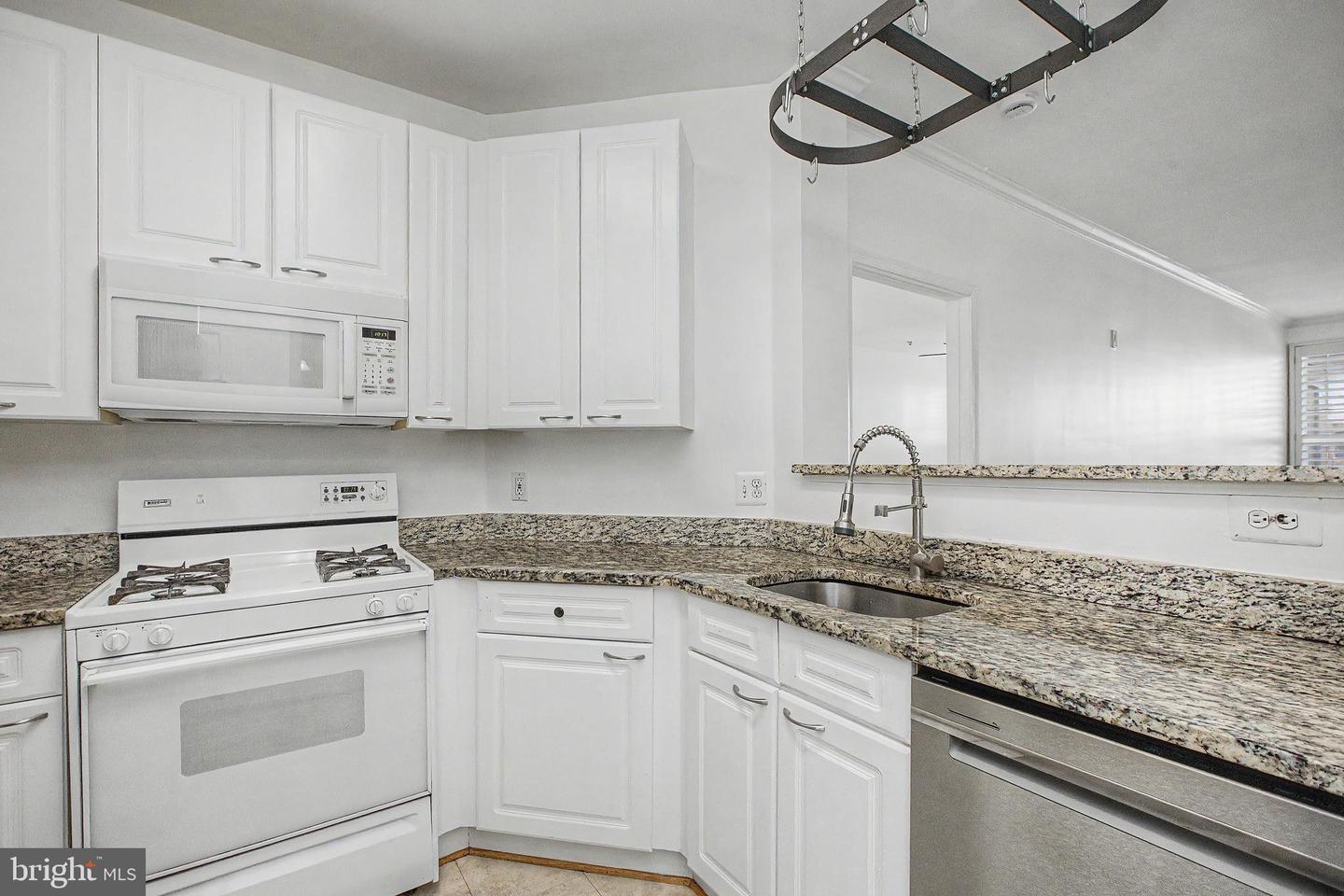 2711 Bellforest Ct #305 Property Photo 6