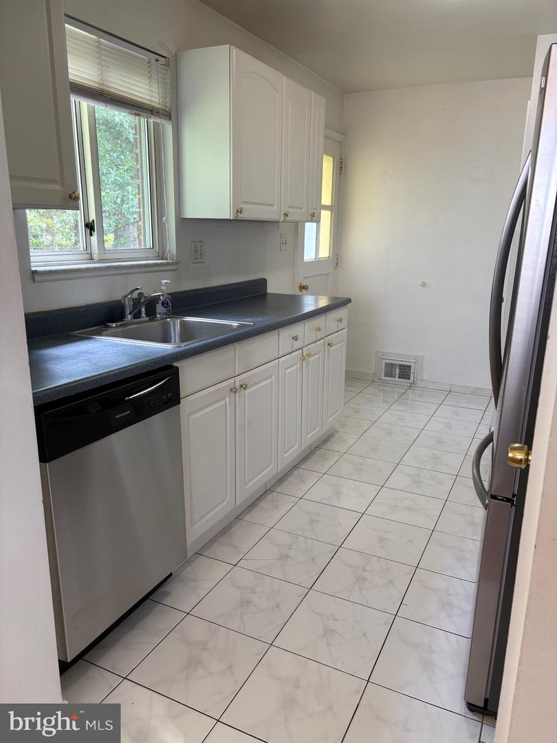 7425 Marc Dr Property Photo 6
