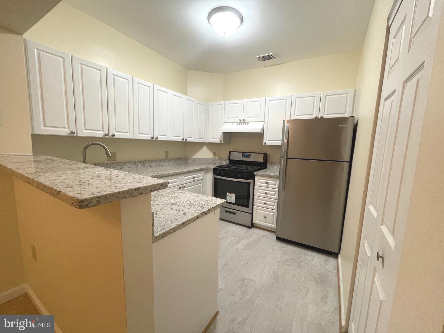 2203 Westcourt Ln #202 Property Photo 6