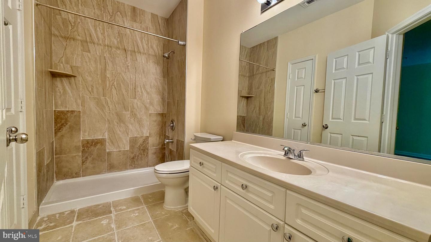 2203 Westcourt Ln #202 Property Photo 8