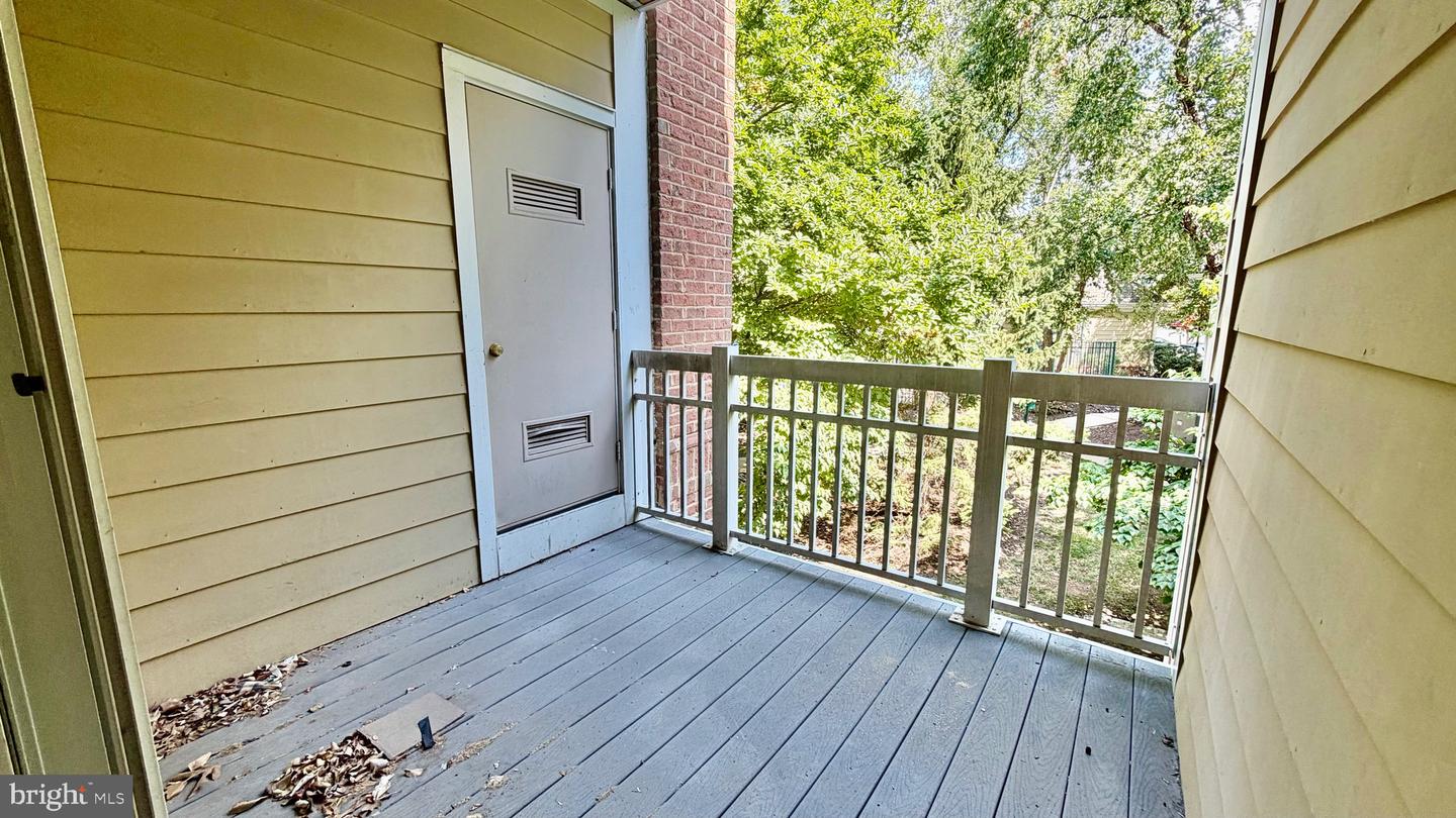 2203 Westcourt Ln #202 Property Photo 12