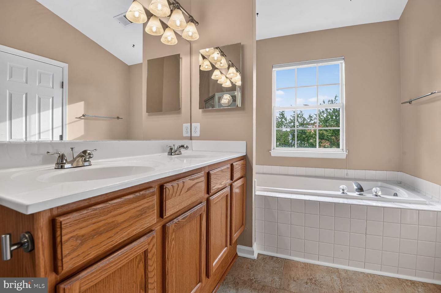 13225 Rolling Plains Ct Property Photo 34