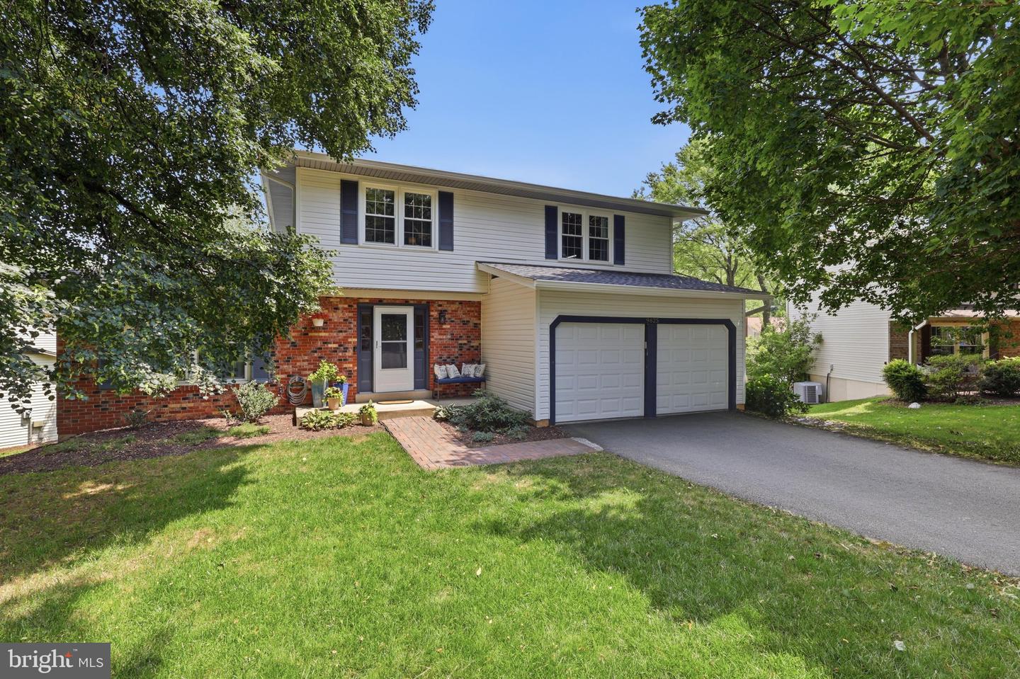 9825 Wolcott Dr Property Photo 1