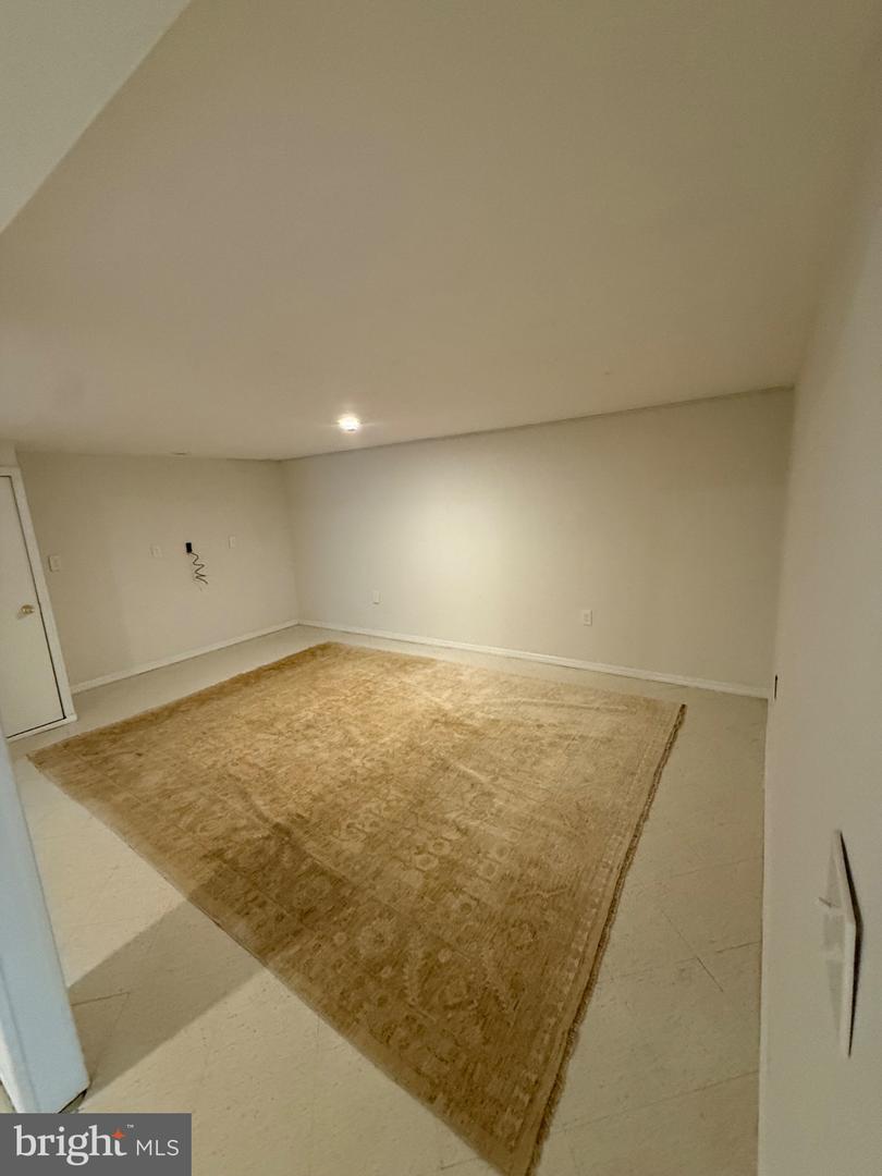 1131 Marion Ave Property Photo 6