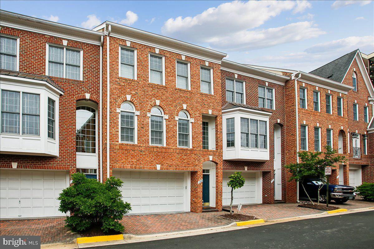 1309 Mclean Crest Ct Property Photo 2