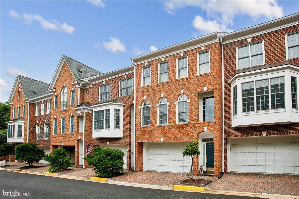 1309 Mclean Crest Ct Property Photo 3