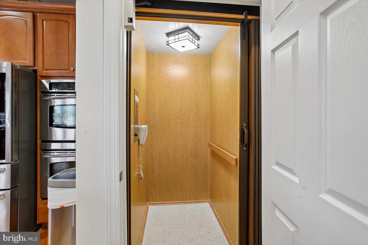 1309 Mclean Crest Ct Property Photo 9