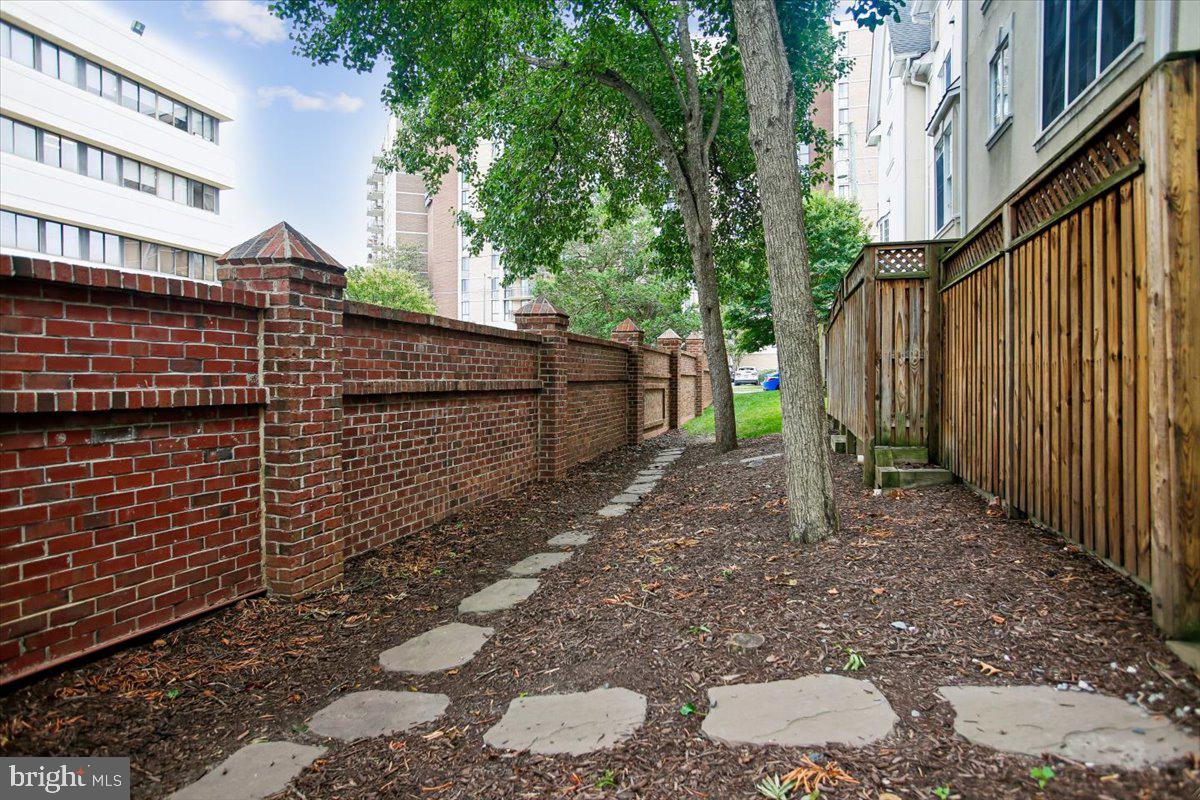 1309 Mclean Crest Ct Property Photo 51
