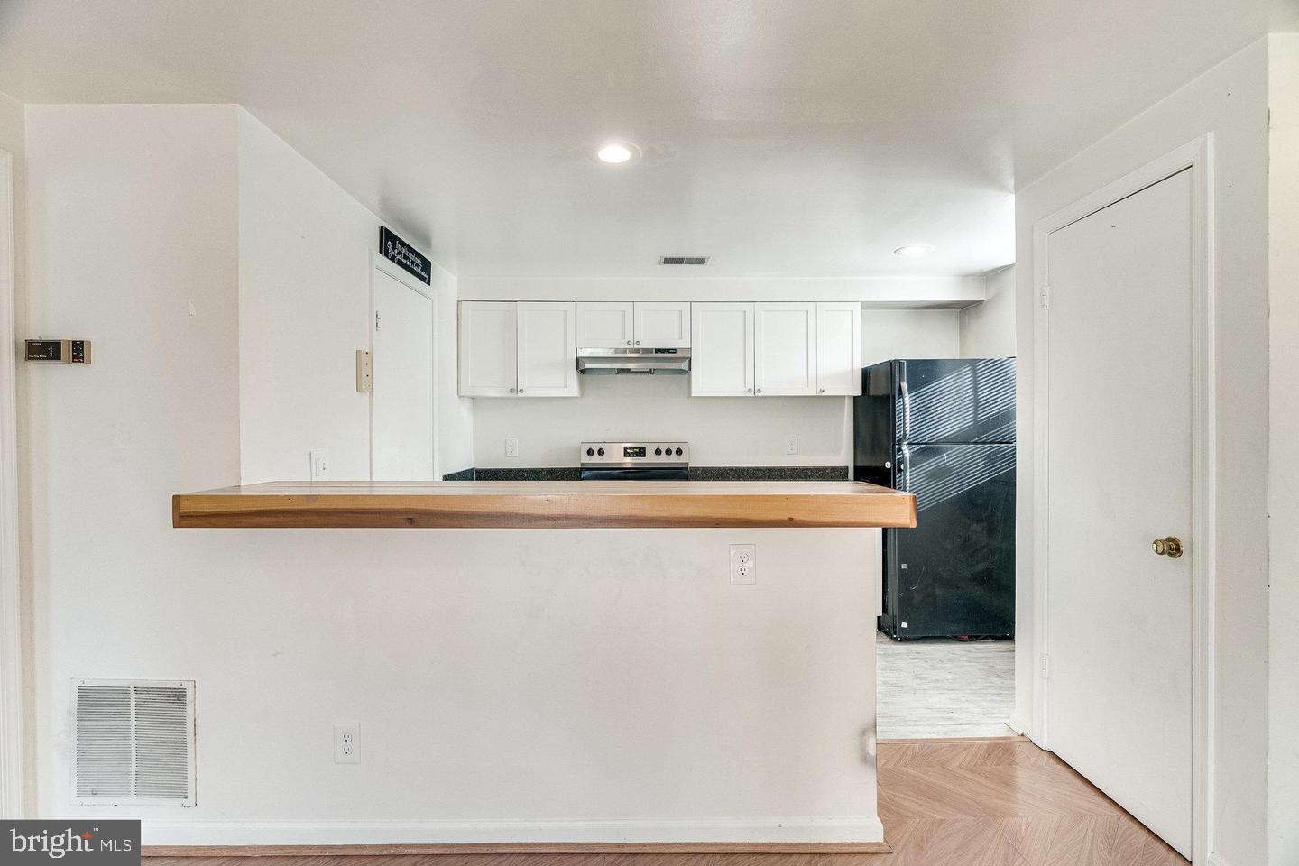 4418 Pembrook Village Dr #121 Property Photo 6