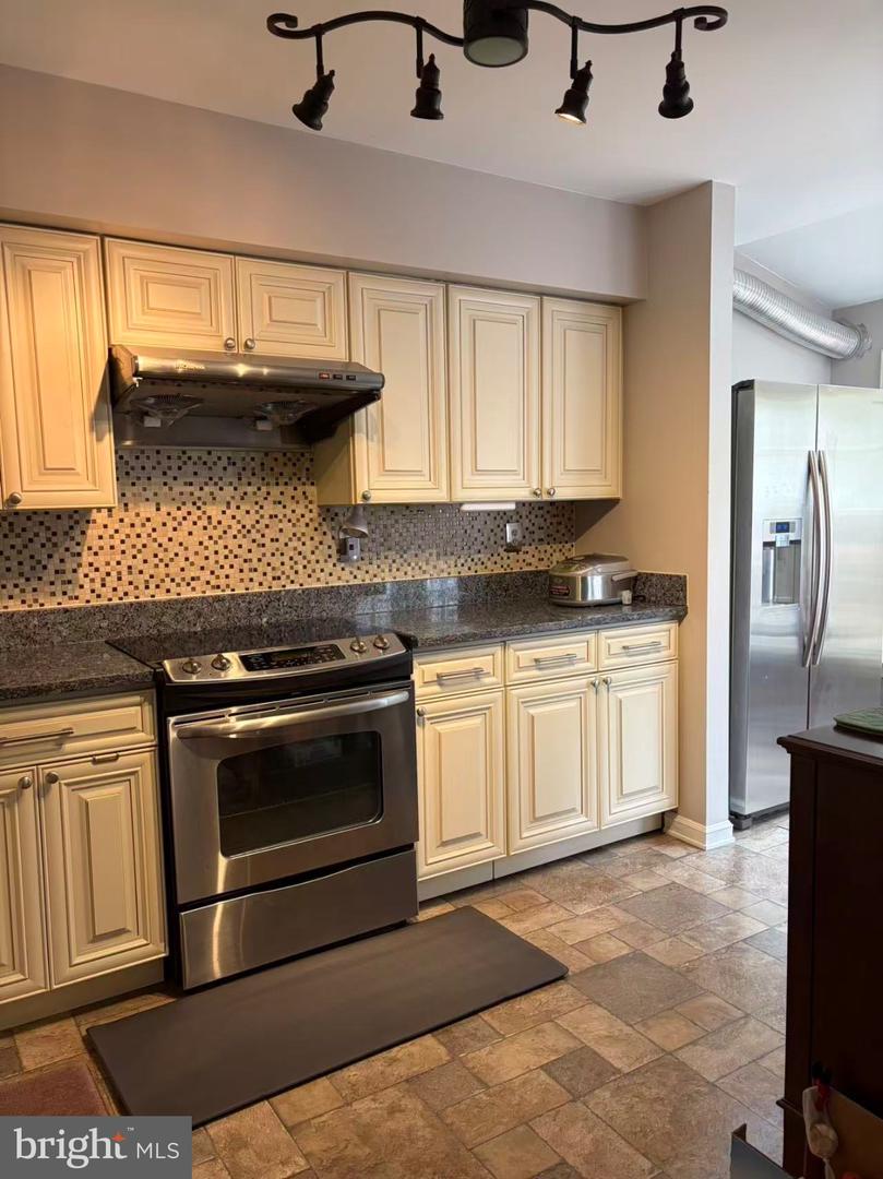 6903 Compton Valley Ct Property Photo 8