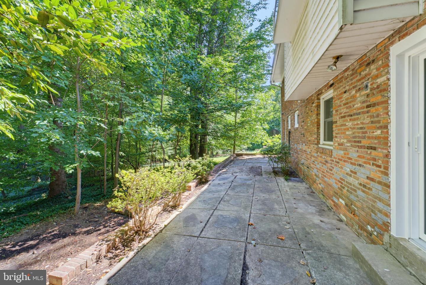 7048 Cindy Ln Property Photo 33
