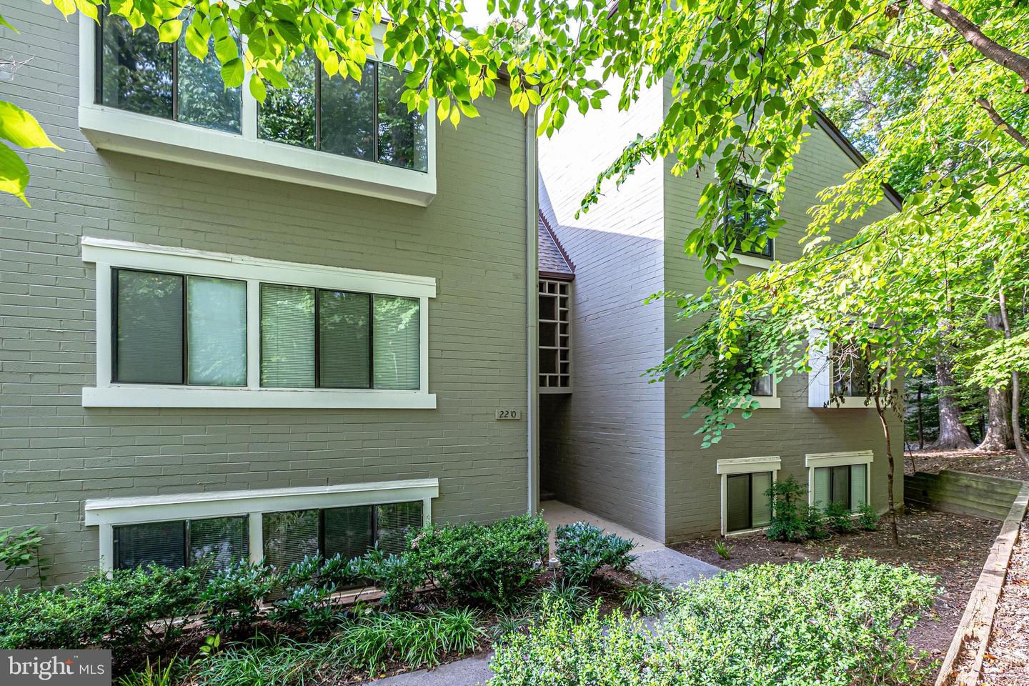 2210 SPRINGWOOD DR #207 Property Photo 1