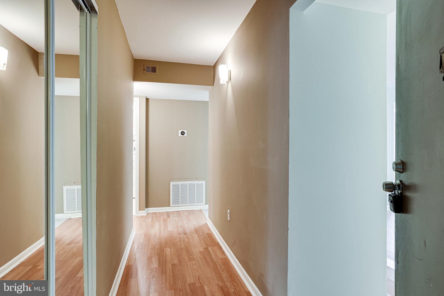 2210 Springwood Dr #207 Property Photo 5