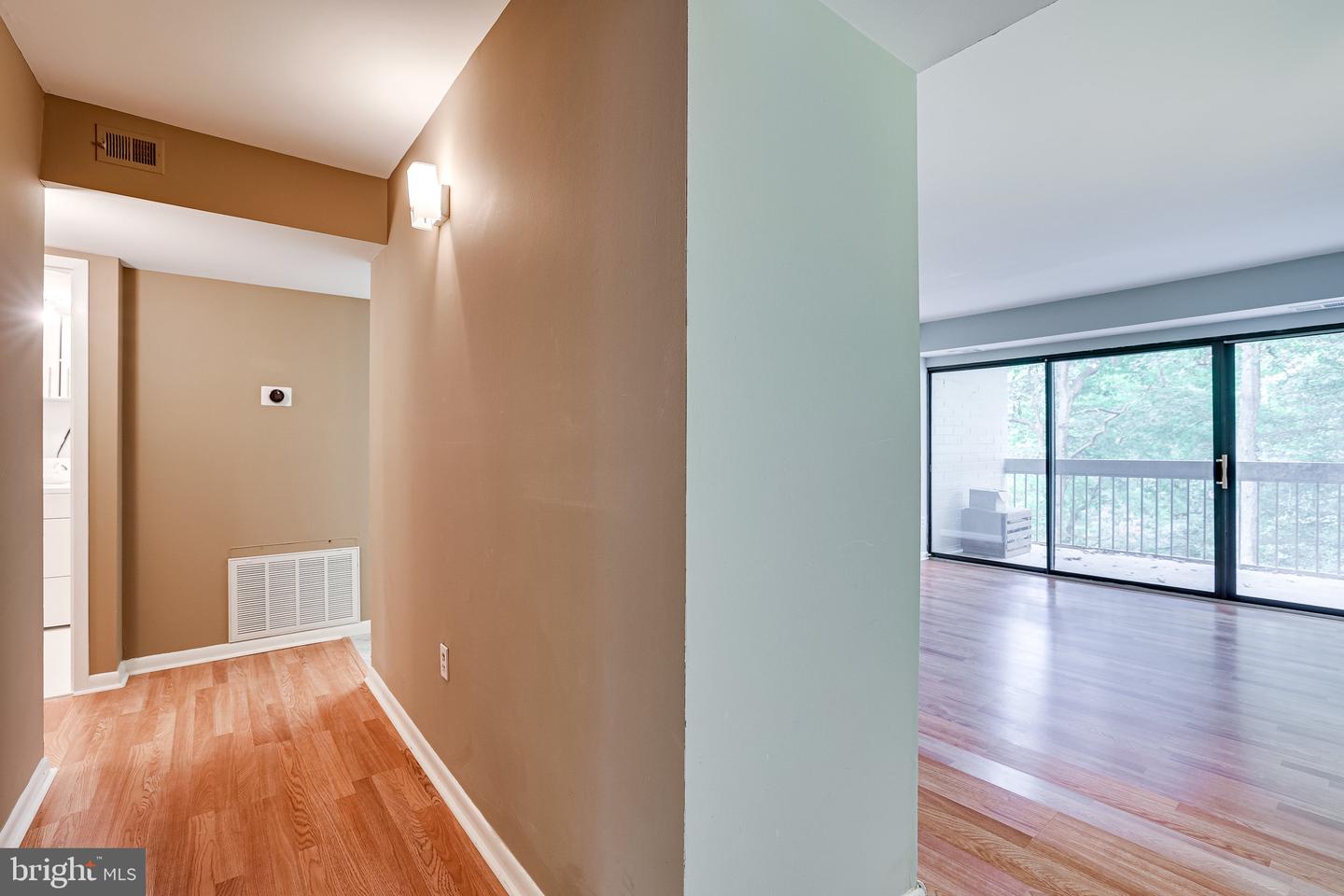 2210 Springwood Dr #207 Property Photo 6