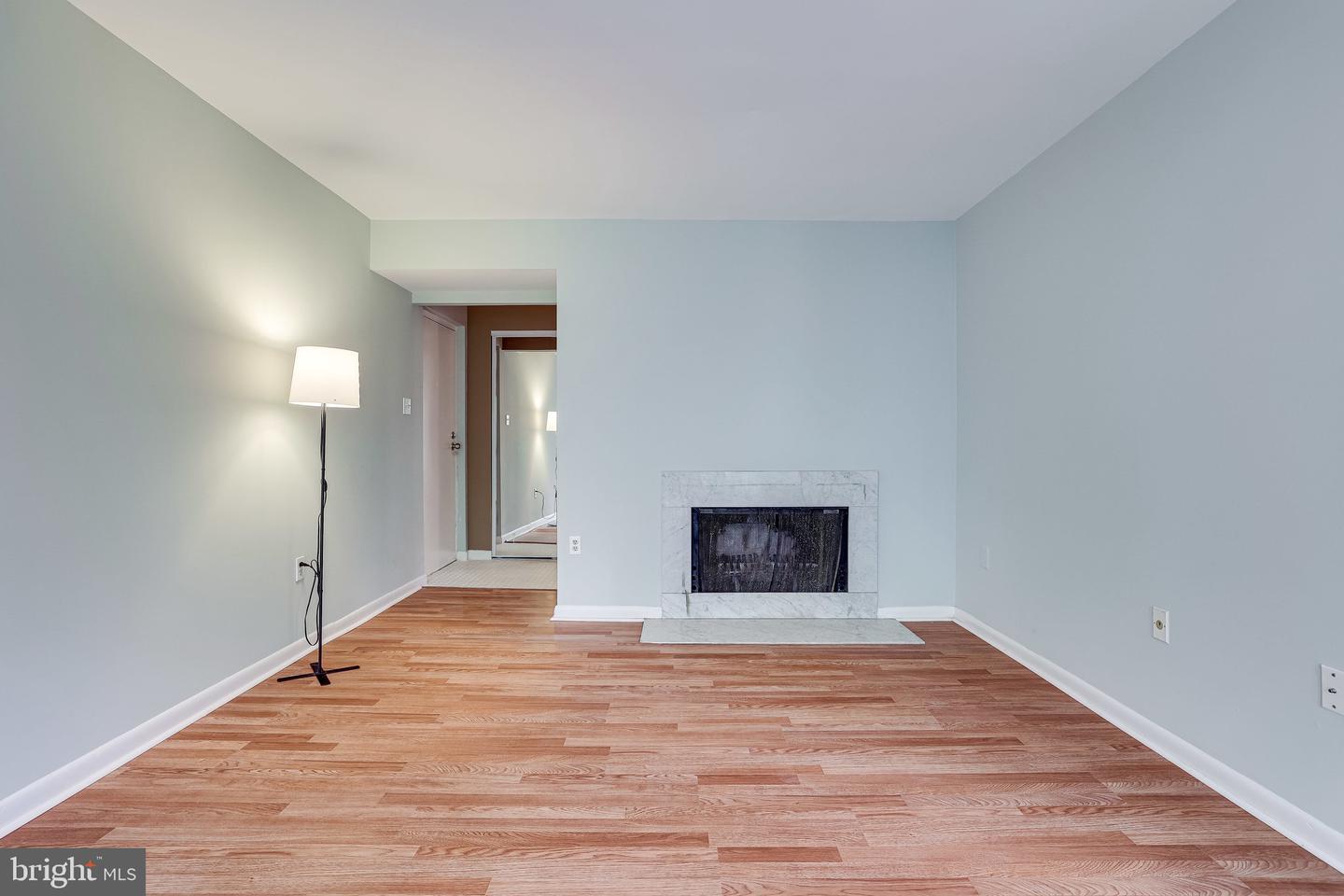 2210 Springwood Dr #207 Property Photo 10