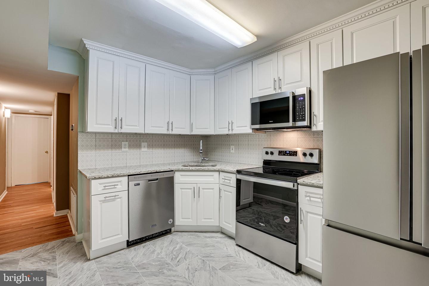 2210 Springwood Dr #207 Property Photo 13