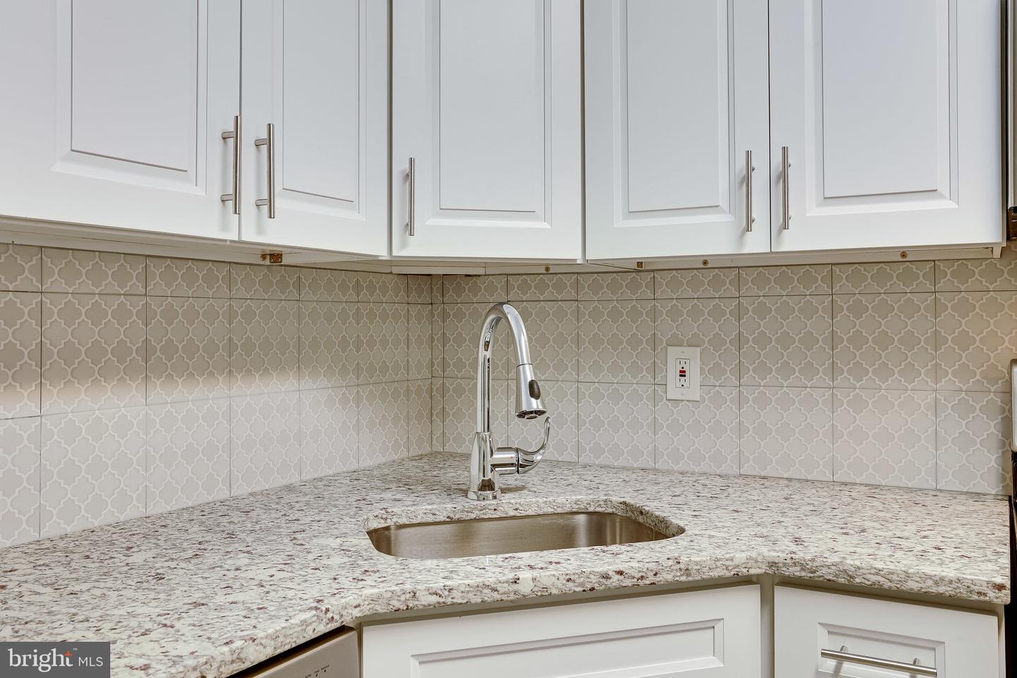 2210 Springwood Dr #207 Property Photo 14