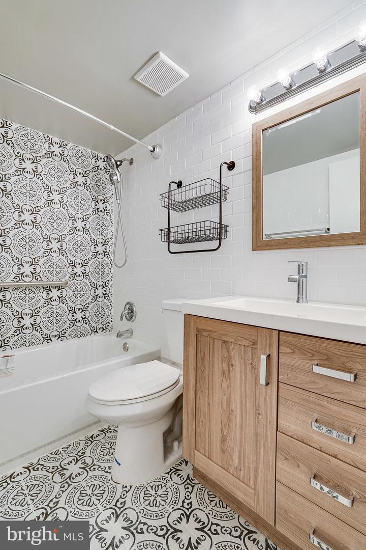 2210 Springwood Dr #207 Property Photo 23