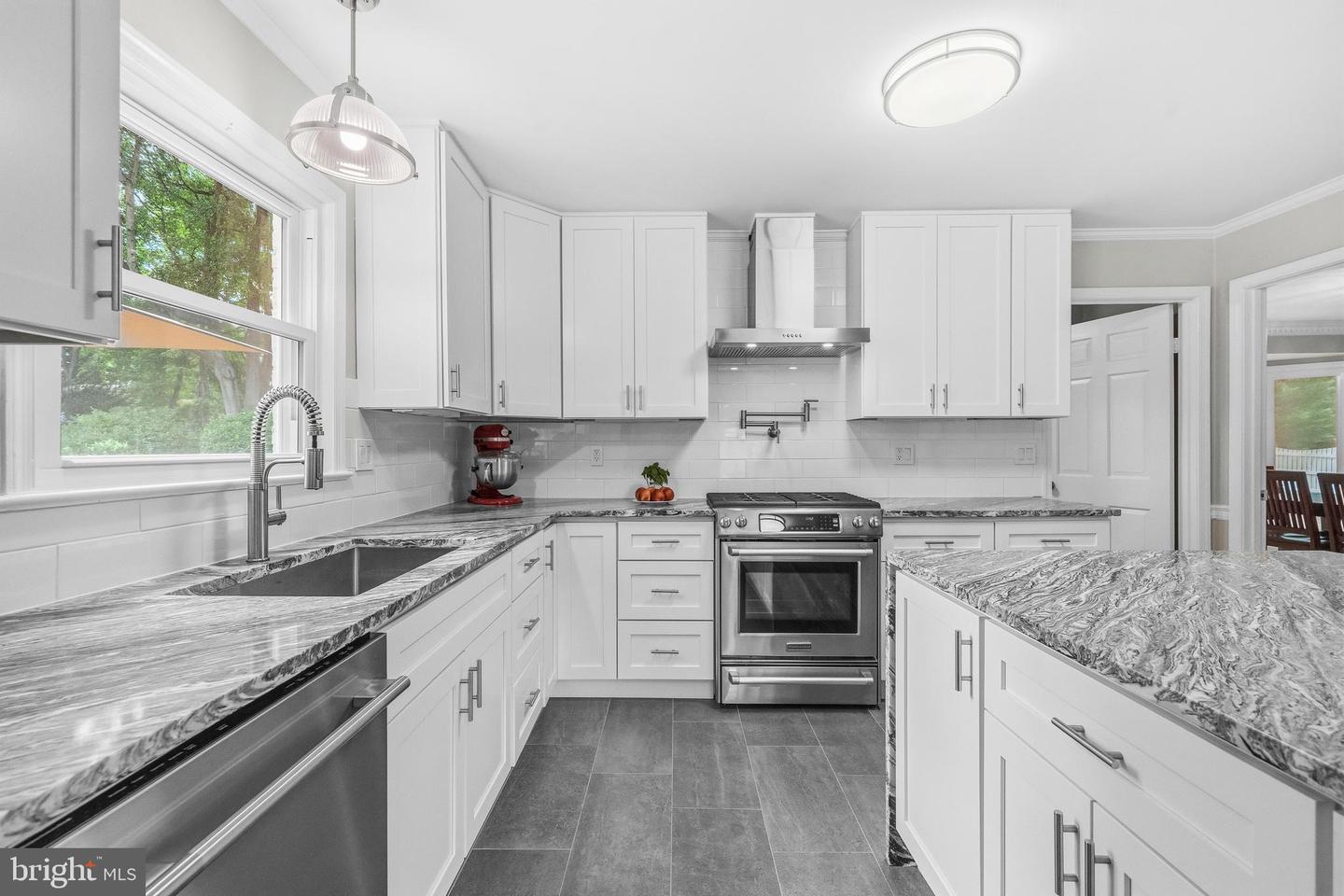 9403 Ferry Landing Ct Property Photo 17