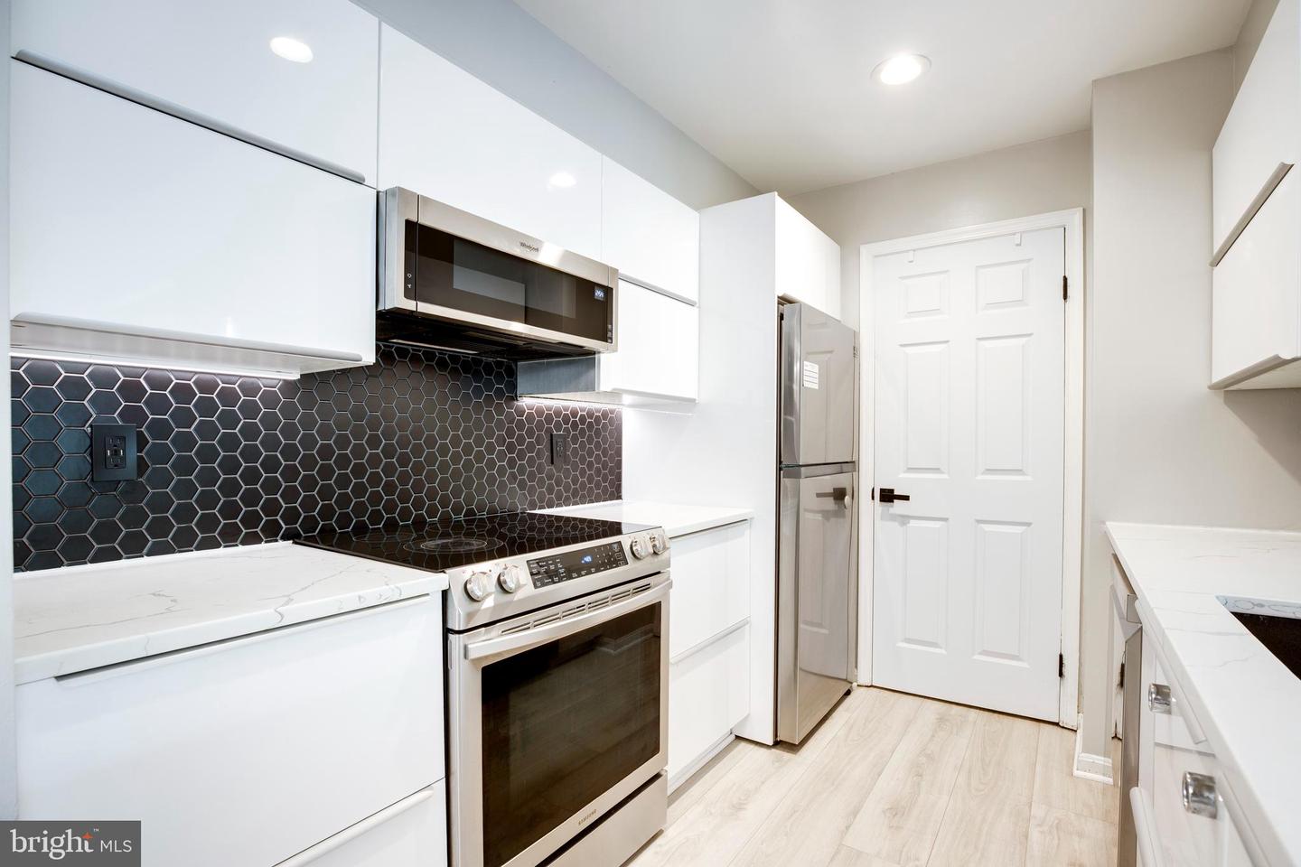 7707 Lafayette Forest Dr #21 Property Photo 5