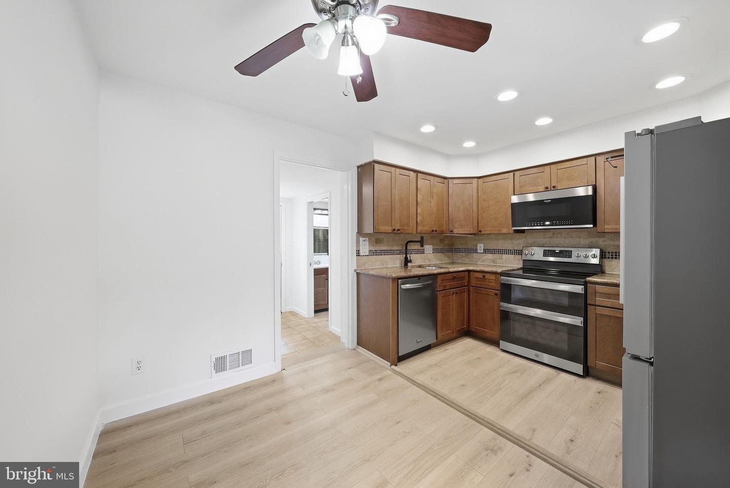 7907 Martha Washington St Property Photo 11