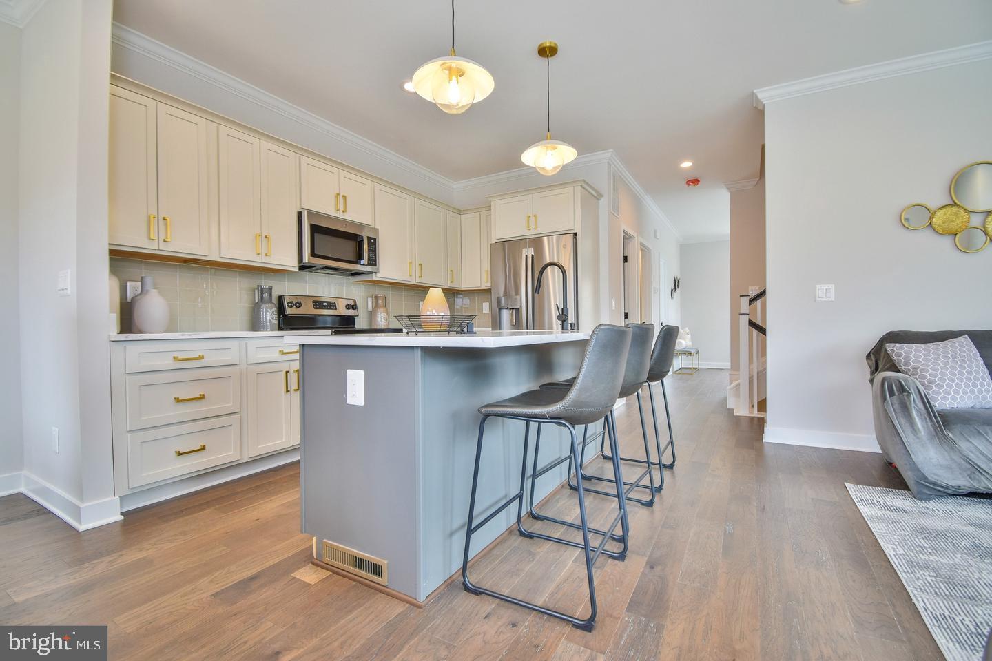 8276 Safarian Way Property Photo 4