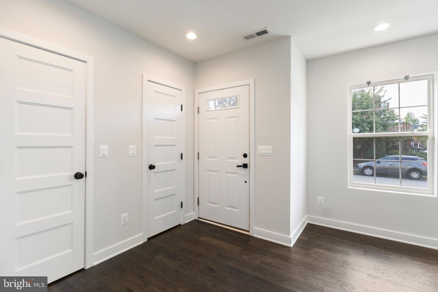 8276 Safarian Way Property Photo 16