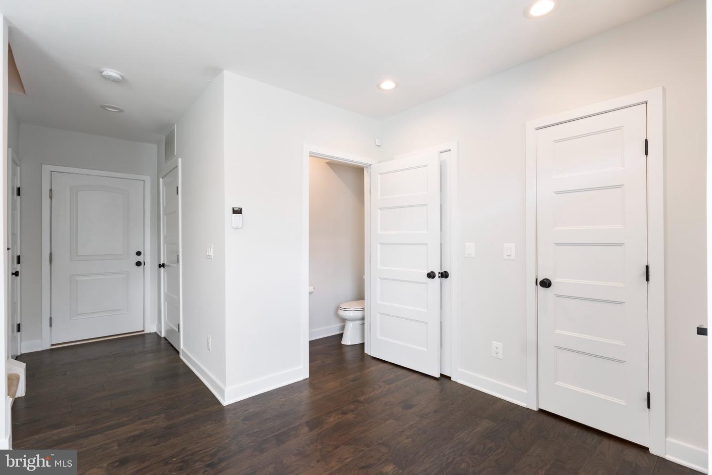 8276 Safarian Way Property Photo 17
