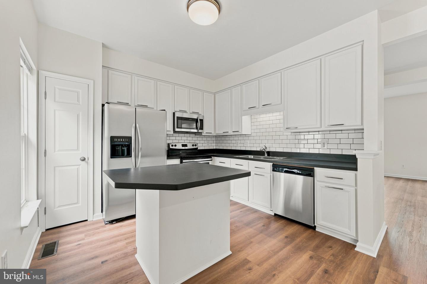 14247 Glade Spring Dr Property Photo 4