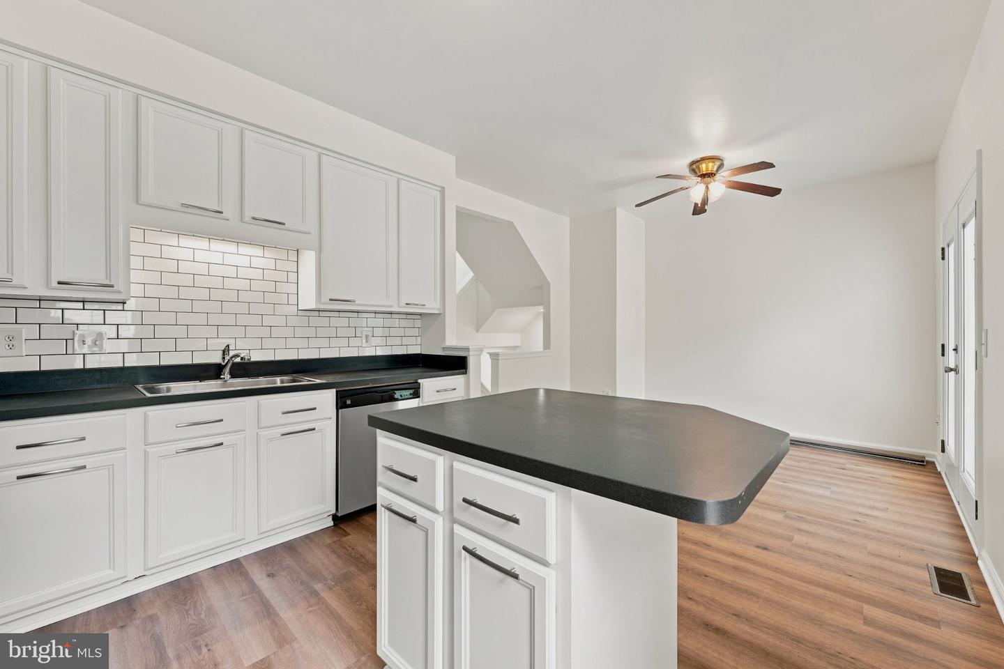 14247 Glade Spring Dr Property Photo 5