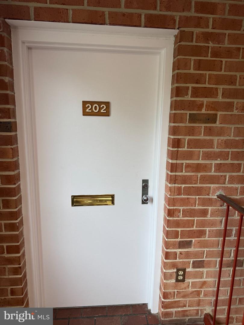 4304 EVERGREEN LN #202