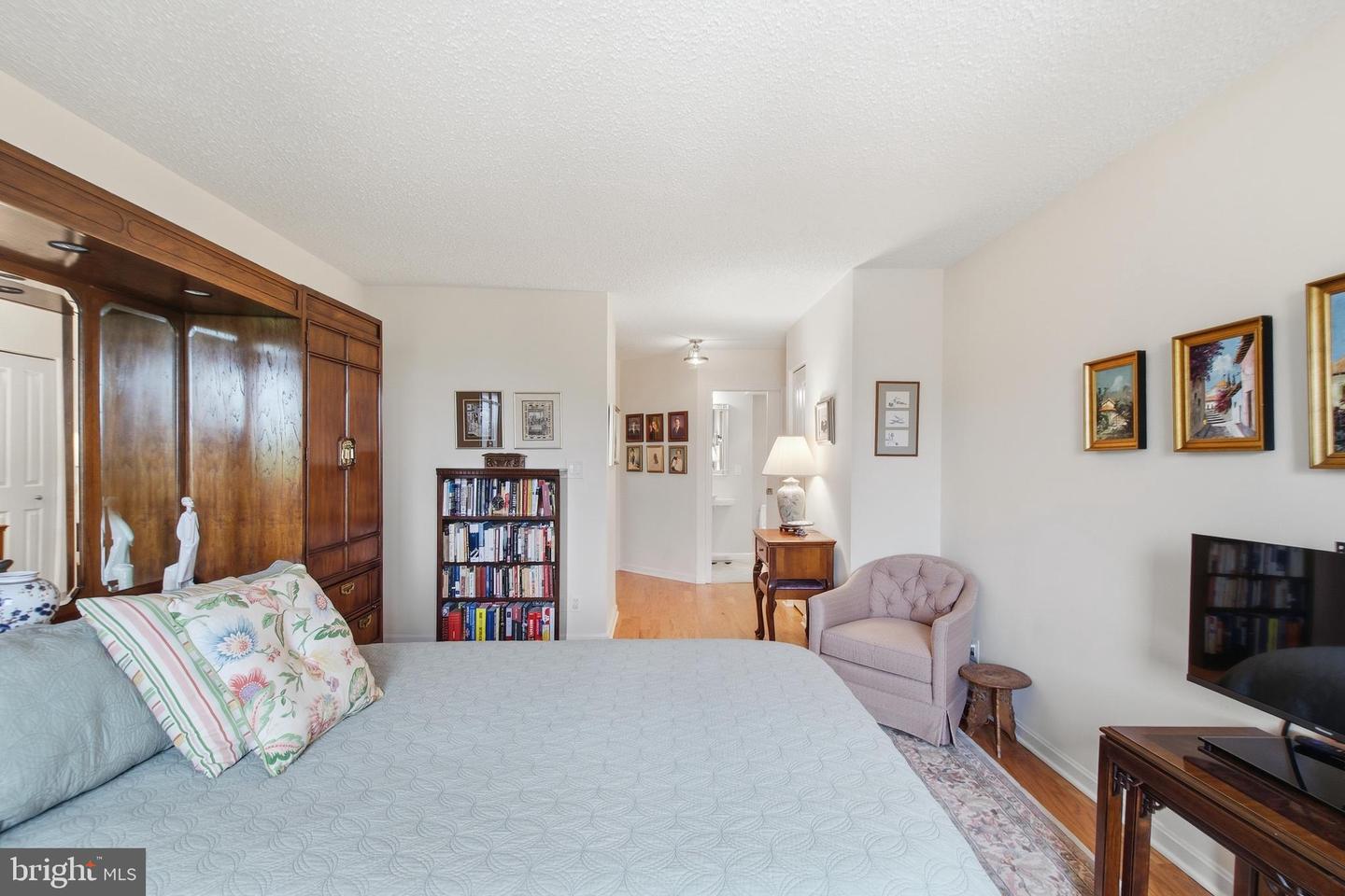 5904 Mount Eagle Dr #1415 Property Photo 12
