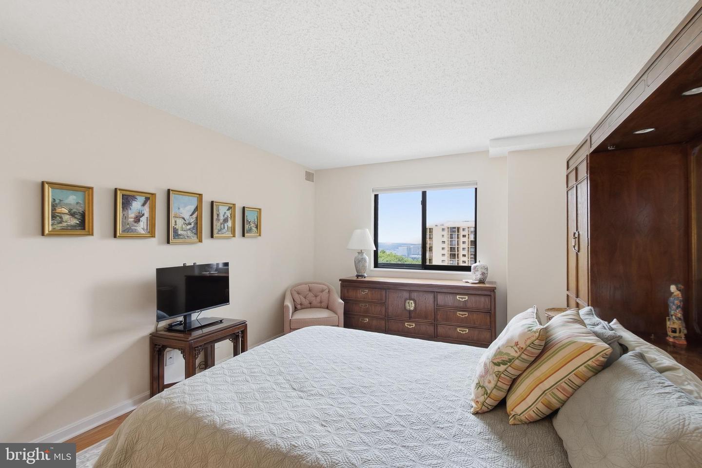 5904 Mount Eagle Dr #1415 Property Photo 13