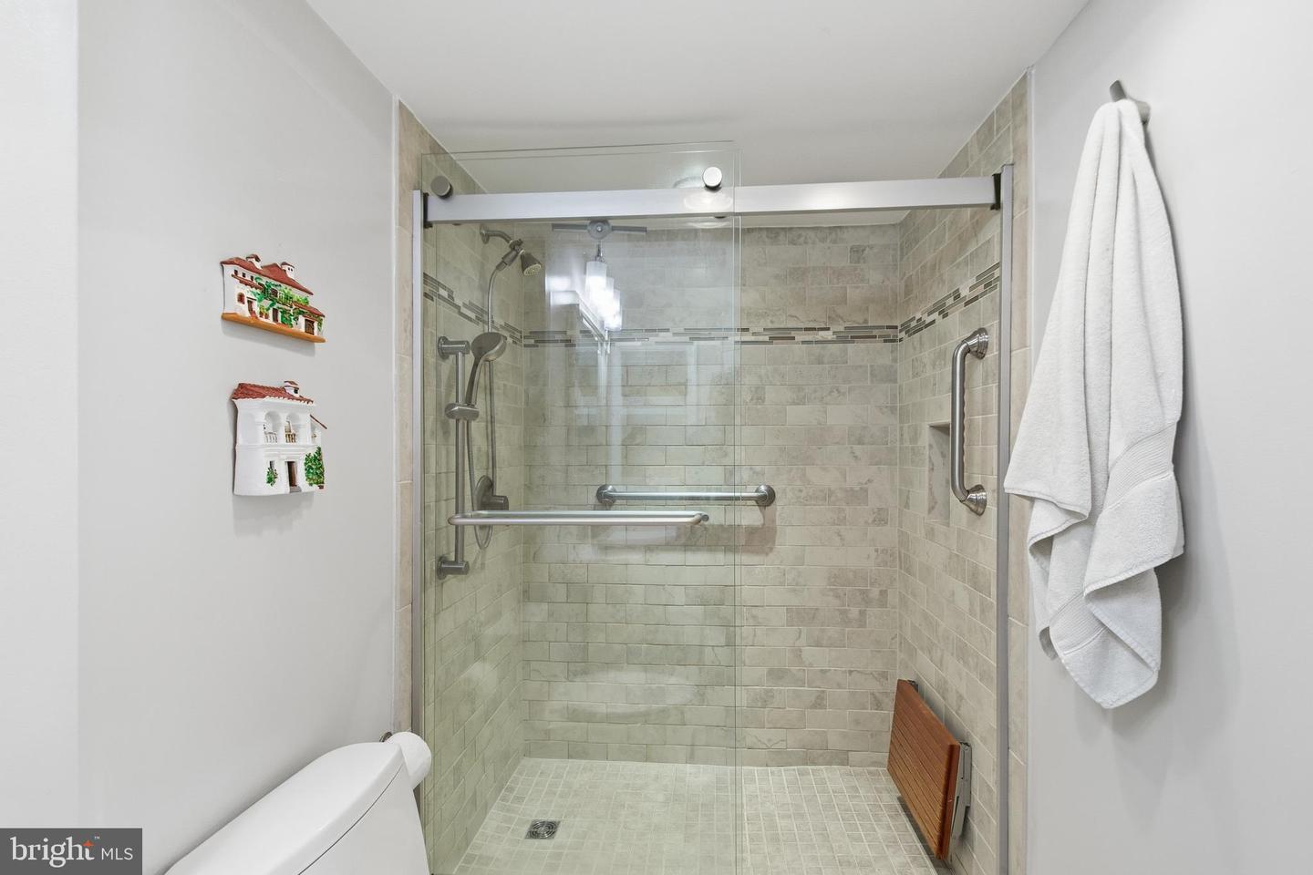 5904 Mount Eagle Dr #1415 Property Photo 16