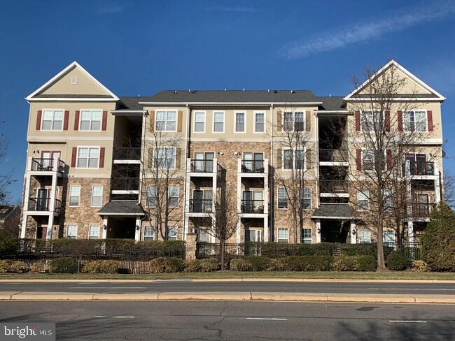 5123 Travis Edward Way #b Property Photo 3