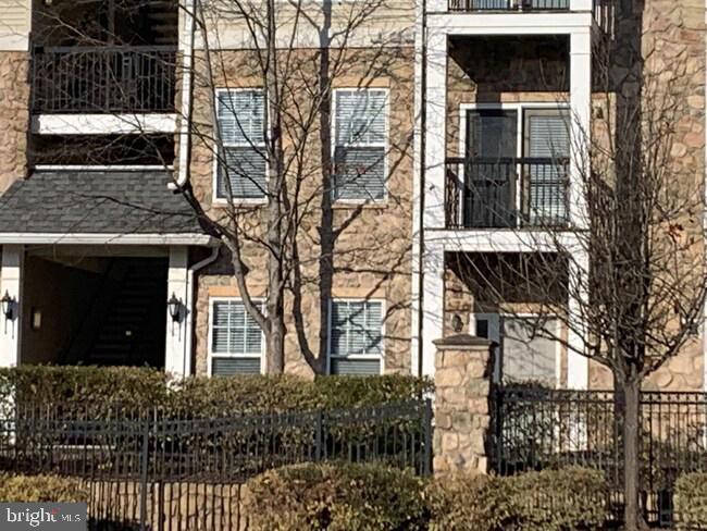 5123 Travis Edward Way #b Property Photo 4