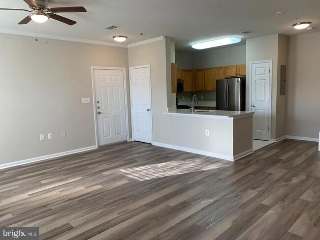 5123 Travis Edward Way #b Property Photo 6