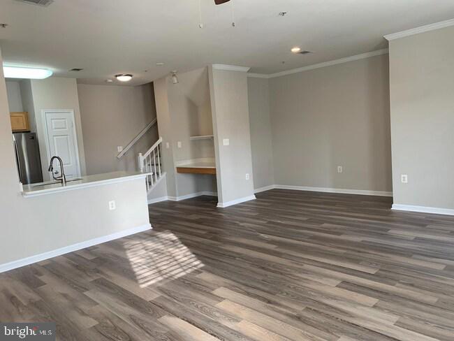 5123 Travis Edward Way #b Property Photo 8