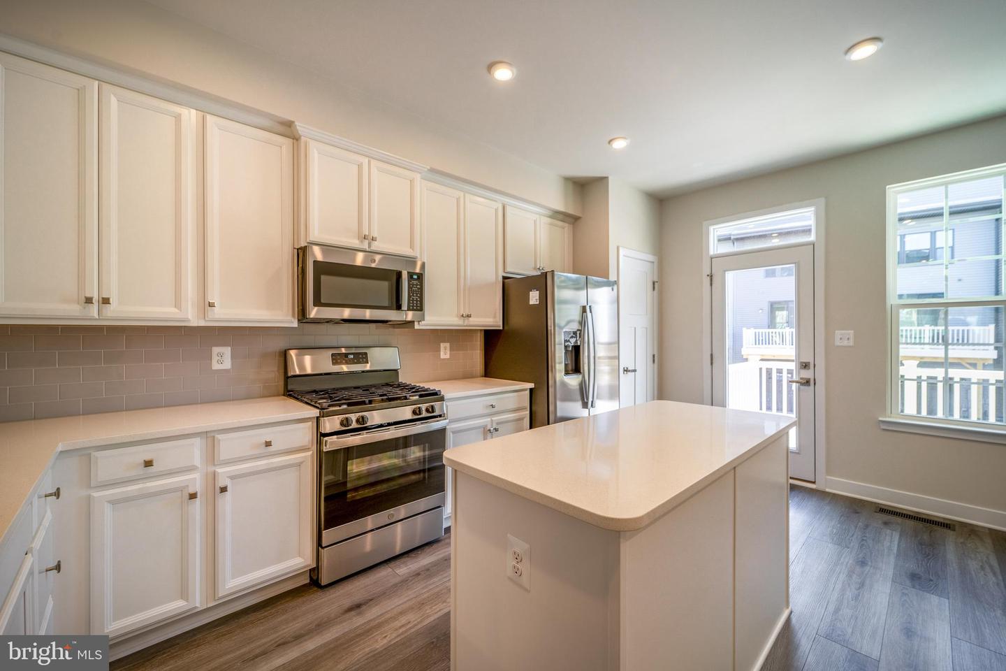 14062 Sunrise Valley Dr Property Photo 4