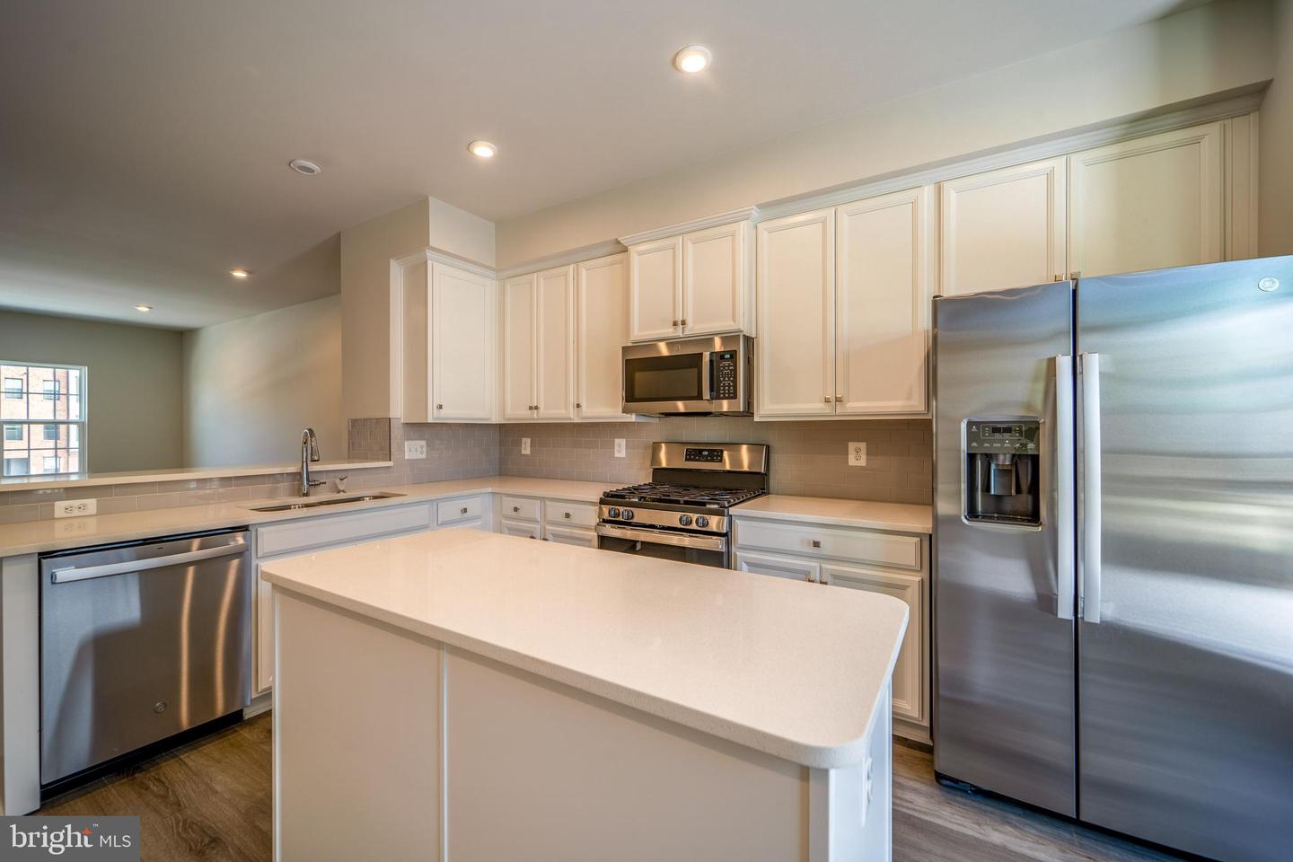 14062 Sunrise Valley Dr Property Photo 5