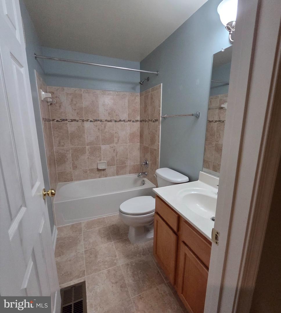 4459 Beacon Grove Cir #704-a Property Photo 17
