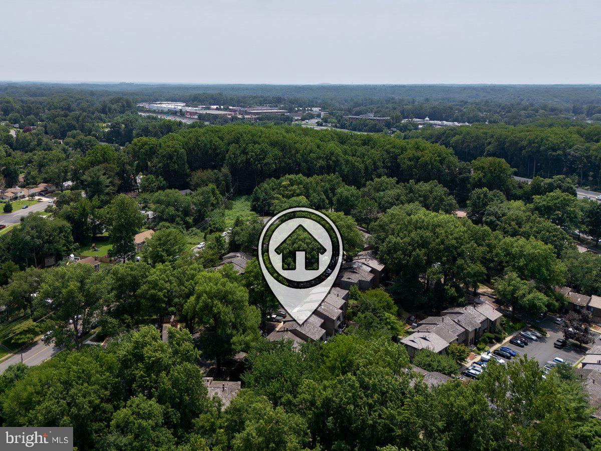 4932 Sauquoit Ln Property Photo 3
