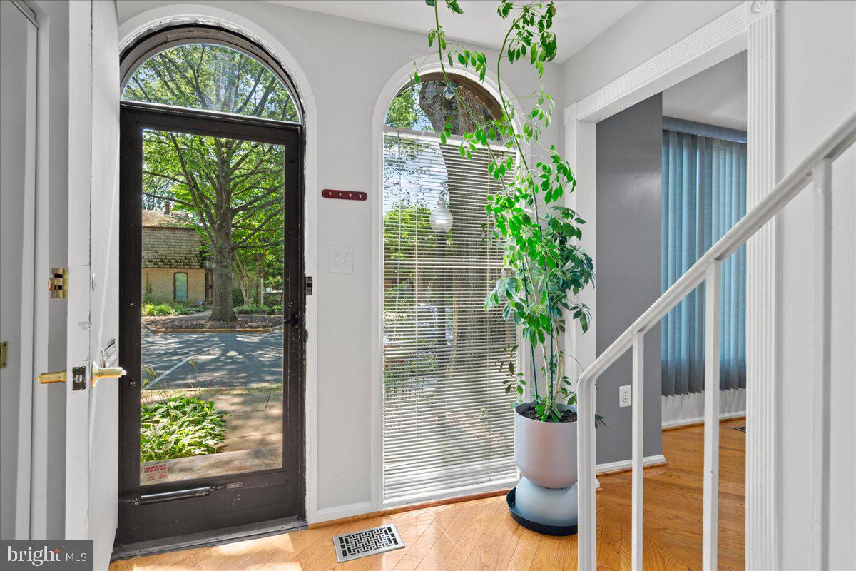 4932 Sauquoit Ln Property Photo 6